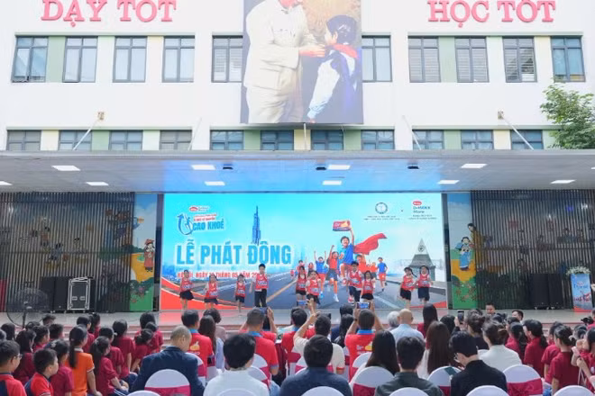 Quang cảnh lễ phát động chiến dịch.