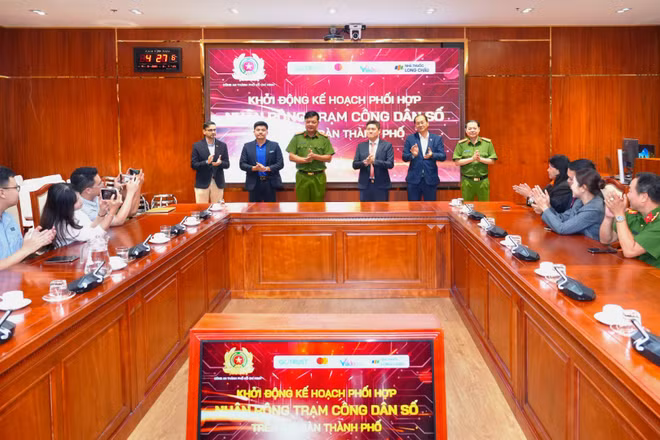 Lễ ký kết Kế hoạch phối hợp nhân rộng mô hình Trạm công dân số trên địa bàn Thành phố Hồ Chí Minh. (Ảnh: H.Khánh)