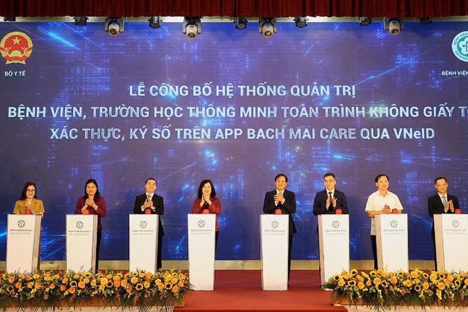 Bệnh viện Bạch Mai chính thức triển khai hệ thống quản trị bệnh viện, trường học thông minh.