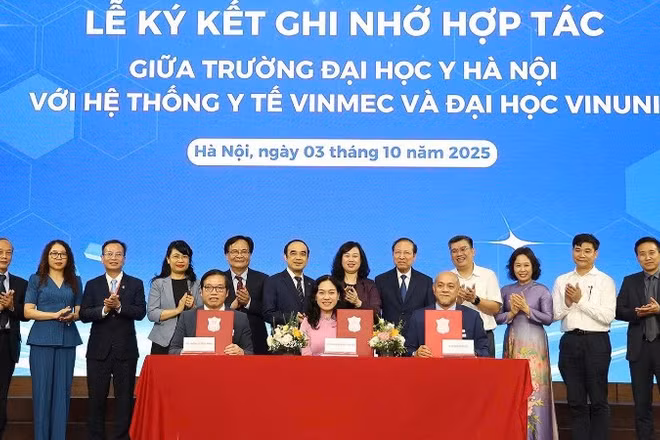 Đại diện Trường đại học Y Hà Nội, Hệ thống Y tế Vinmec và Trường đại học VinUni ký kết ghi nhớ.