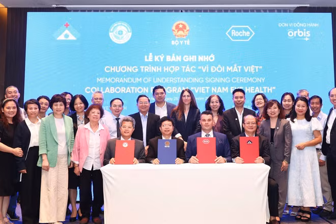 Quang cảnh lễ ký kết chương trình.