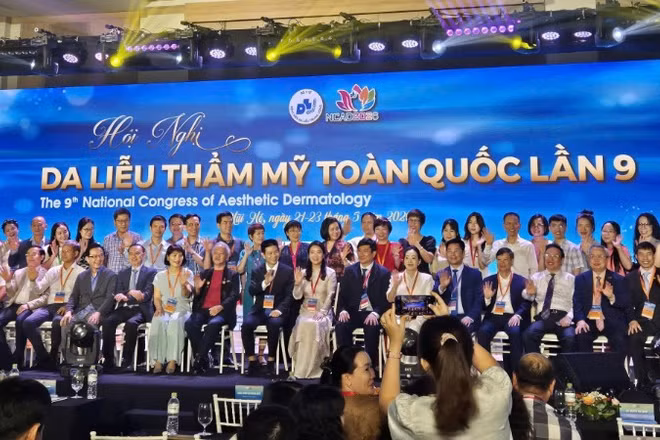 Các chuyên gia, bác sĩ da liễu trong nước và quốc tế tham dự Hội nghị da liễu thẩm mỹ toàn quốc lần thứ 9.