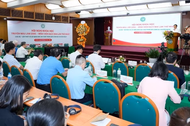 Quang cảnh Hội nghị khoa học Truyền máu lâm sàng lần thứ nhất 