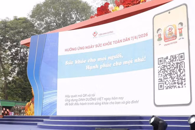 Giới thiệu Ứng dụng Dinh dưỡng Việt tại mít- tinh phát động Ngày Sức khỏe toàn dân.
