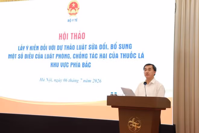 Giáo sư, Tiến sĩ Trần Văn Thuấn, Thứ trưởng Y tế, phát biểu tại Hội thảo tham vấn chính sách, lấy ý kiến đối với dự thảo Luật sửa đổi, bổ sung một số điều của Luật Phòng, chống tác hại của thuốc lá.