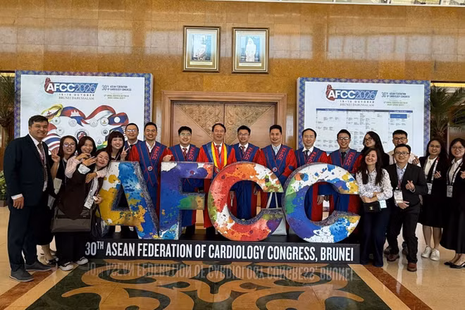 Đoàn Việt Nam do Giáo sư, Tiến sĩ Phạm Mạnh Hùng dẫn đầu tham dự Hội nghị Tim mạch Đông Nam Á lần thứ 30. (Ảnh: Thu Phương)