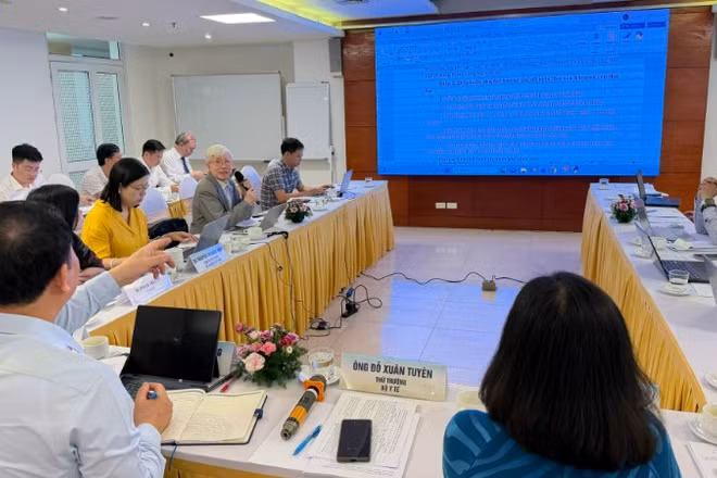 Các đại biểu thảo luận nội dung dự thảo Nghị định quy định chi tiết một số điều và biện pháp tổ chức, hướng dẫn thi hành Luật Dân số.