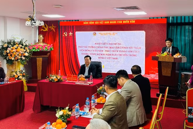 Phó Thủ tướng Chính phủ Mai Văn Chính chủ trì buổi làm việc với Viện Đông y Việt Nam