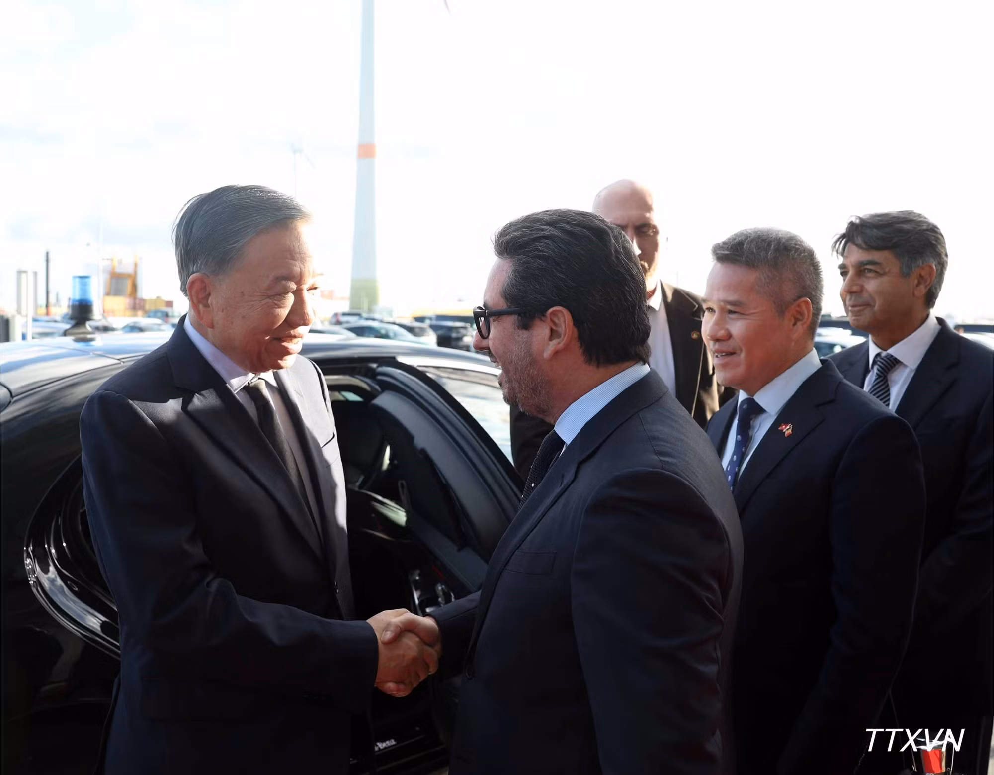 vna-potal-tong-bi-thu-chu-tich-nuoc-to-lam-tham-cang-antwerp-bruges.jpg