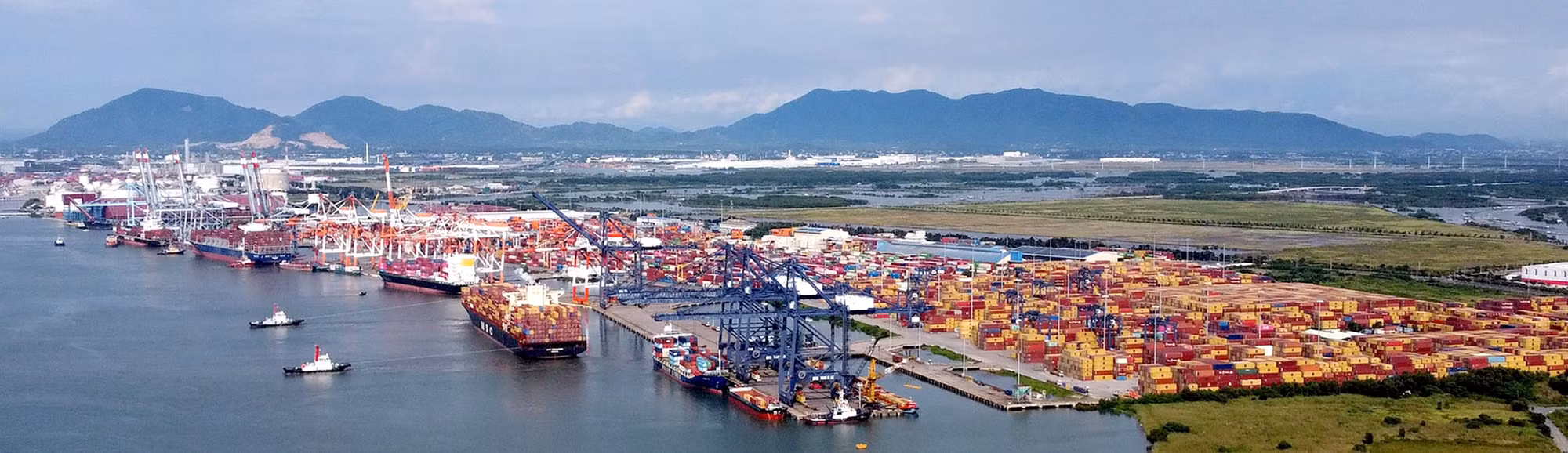 qua-trinh-so-hoa-cang-bien-dang-mo-rong-sang-ung-dung-tu-dong-hoa-va-tri-tue-nhan-tao-ai-hinh-thanh-cac-mo-hinh-cang-thong-minh-smartport-the-he-moi.jpg
