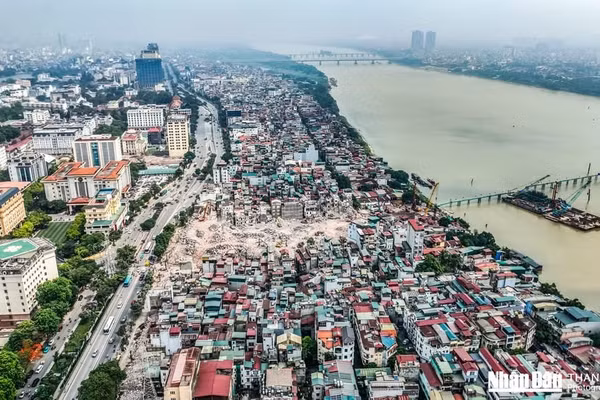 Hà Nội xác lập cấu trúc đô thị theo hướng “đa tầng, đa lớp, đa cực, đa trung tâm”, trong đó lấy sông Hồng làm trục cảnh quan sinh thái - văn hóa chủ đạo. Ảnh Thành Đạt