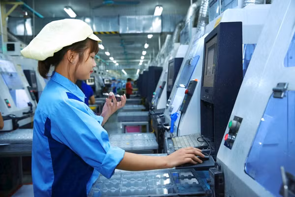 Nhu cầu nhập nguyên liệu, thiết bị tăng mạnh phục vụ sản xuất và xuất khẩu là minh chứng rõ nét về niềm tin của cộng đồng doanh nghiệp đối với một nền sản xuất bền vững.