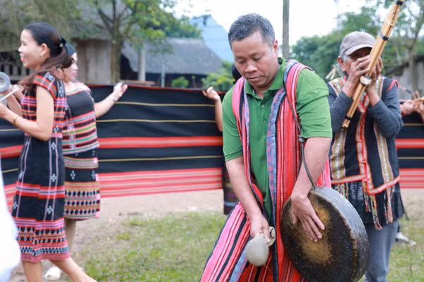 Tiếng chiêng không thể thiếu trong lễ cúng thần của người Pa Kô ở Quảng Trị. 