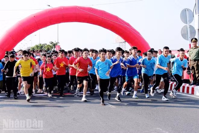 Vận động viên tham gia “Ngày chạy Olympic: Vì sức khỏe toàn dân-Vì an ninh Tổ quốc" năm 2026.