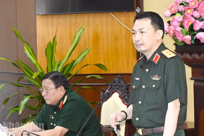 Trung tướng Nguyễn Quốc Duyệt, Chánh Thanh tra Bộ Quốc phòng phát biểu tại hội nghị. (Ảnh: PHƯƠNG VŨ)