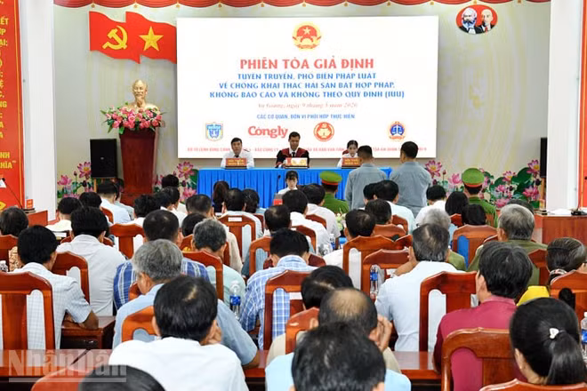 Quang cảnh “Phiên tòa giả định”.