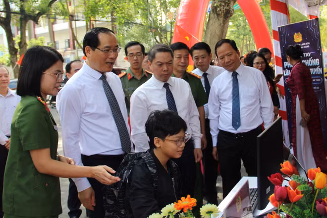 Lạng Sơn lựa chọn lấy chuyển đổi số, đột phá sáng tạo là định hướng phát triển quan trọng. (Ảnh: HOÀNG TÍNH)