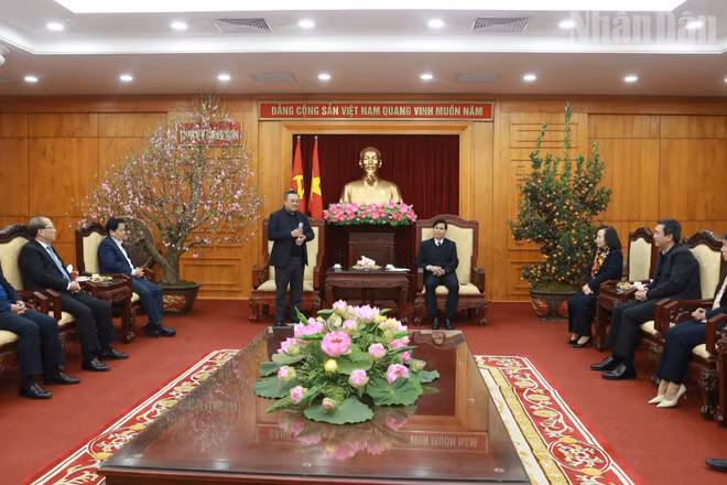 Đoàn công tác trao đổi với Tỉnh ủy Lạng Sơn.