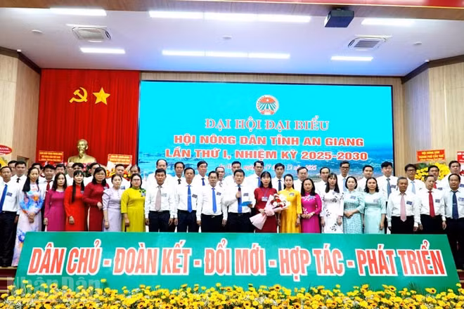 Ban Chấp hành Hội Nông dân tỉnh An Giang lần thứ I nhiệm kỳ 2025-2030 ra mắt Đại hội.
