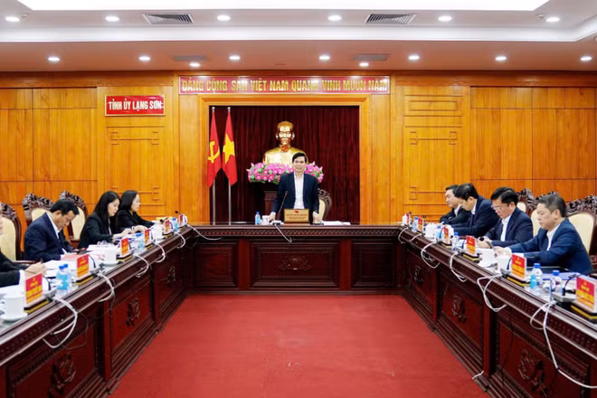 Quang cảnh buổi làm việc.