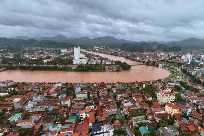 Khu vực trung tâm tỉnh Lạng Sơn gồm các phường Đông Kinh, Lương Văn Tri, Kỳ Lừa đã có nhiều điểm ngập sâu. (Ảnh: Duy Dũng)