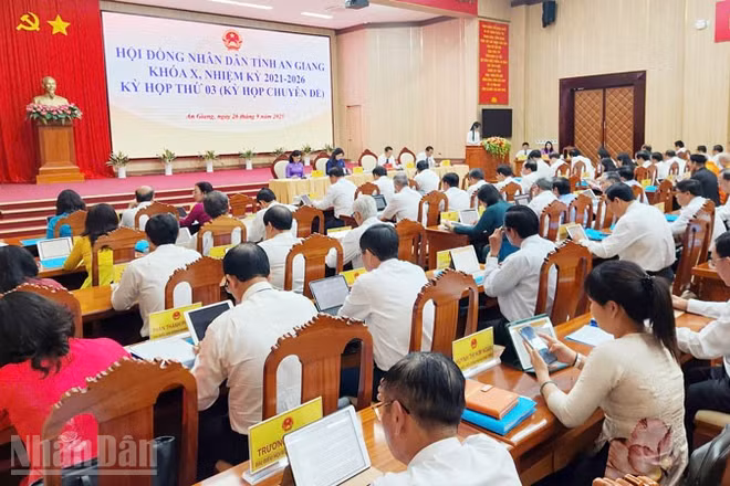 Quang cảnh kỳ họp. 