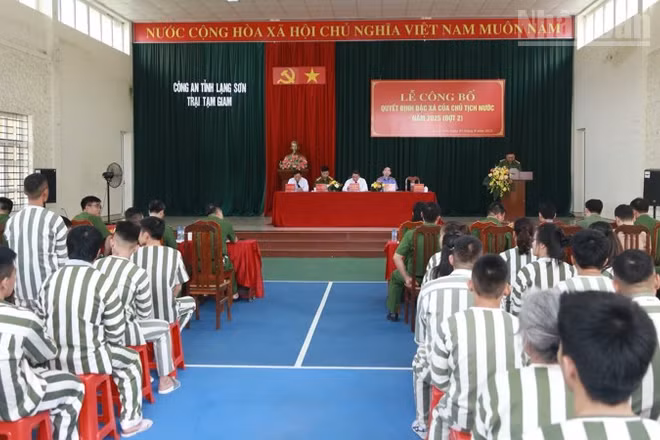 Lễ công bố Quyết định đặc xá của Chủ tịch nước năm 2025 đợt 2 tại Trại Tạm giam Công an tỉnh Lạng Sơn.