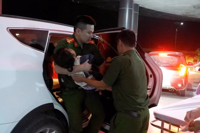 Cháu bé được lực lượng Công an tỉnh Lạng Sơn kịp thời cấp cứu.