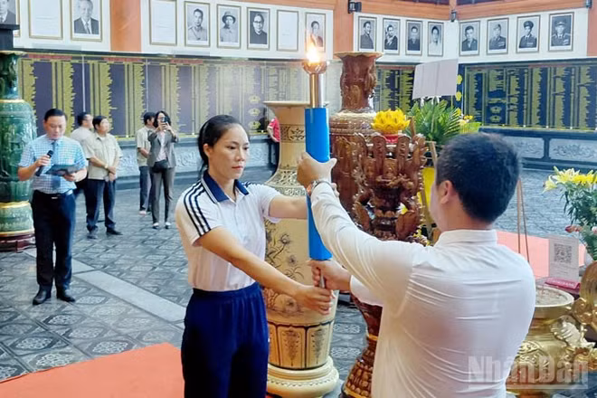 Nghi thức rước đuốc truyền thống. (Ảnh: CTV). 