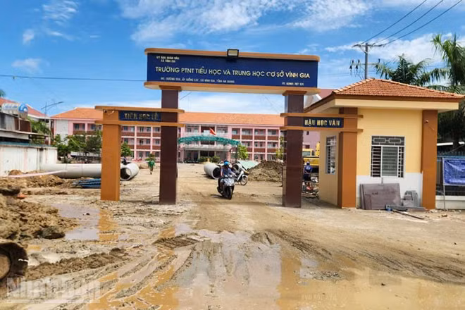 Trường nội trú liên cấp tiểu học-trung học cơ sở Vĩnh Gia sắp hoàn thành. (Ảnh: QUỐC TRINH)