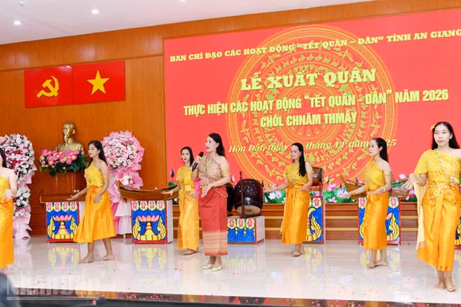 Văn nghệ tại Lễ xuất quân “Tết quân-dân” mừng Chol Chnam Thmay năm 2026. (Ảnh: PHƯƠNG VŨ).