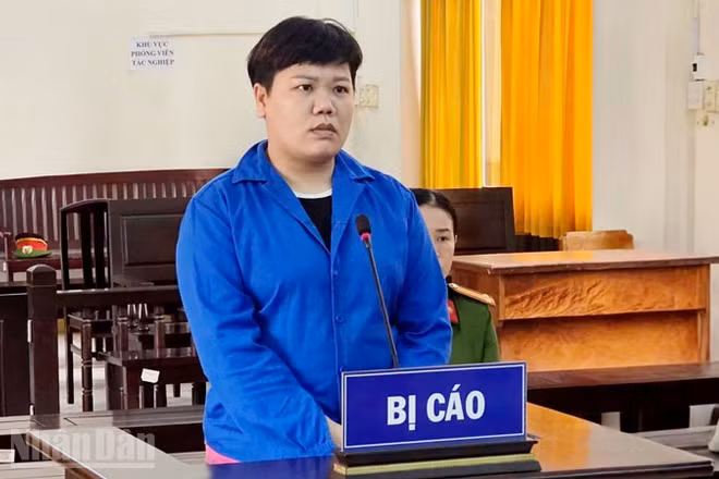 Bị cáo Nguyễn Thị Yến Ly. (Ảnh: VĂN VŨ)