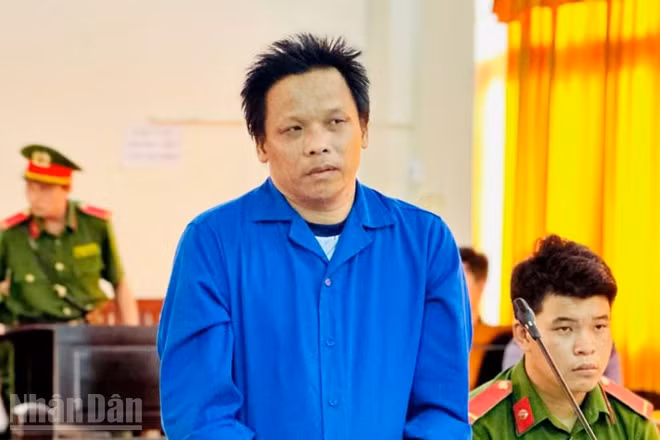 Bị cáo Huỳnh Trung Quân. (Ảnh: ÚT CHUYỀN)