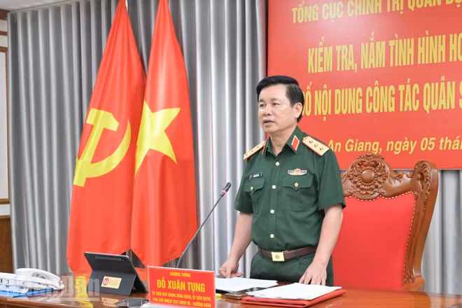 Thượng tướng Đỗ Xuân Tụng phát biểu.