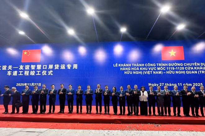 Toàn cảnh buổi lễ.