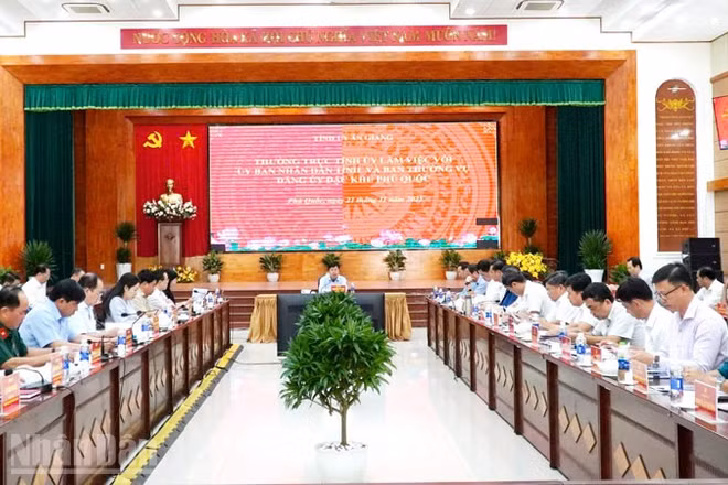 Quang cảnh cuộc họp.