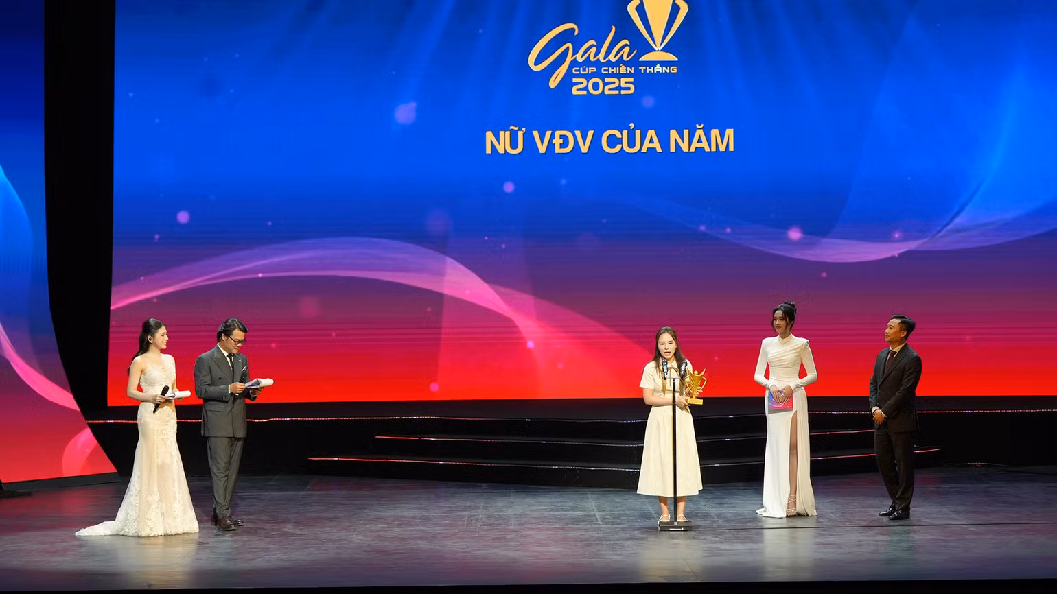 nu-vdv-cua-nam1-copy.jpg