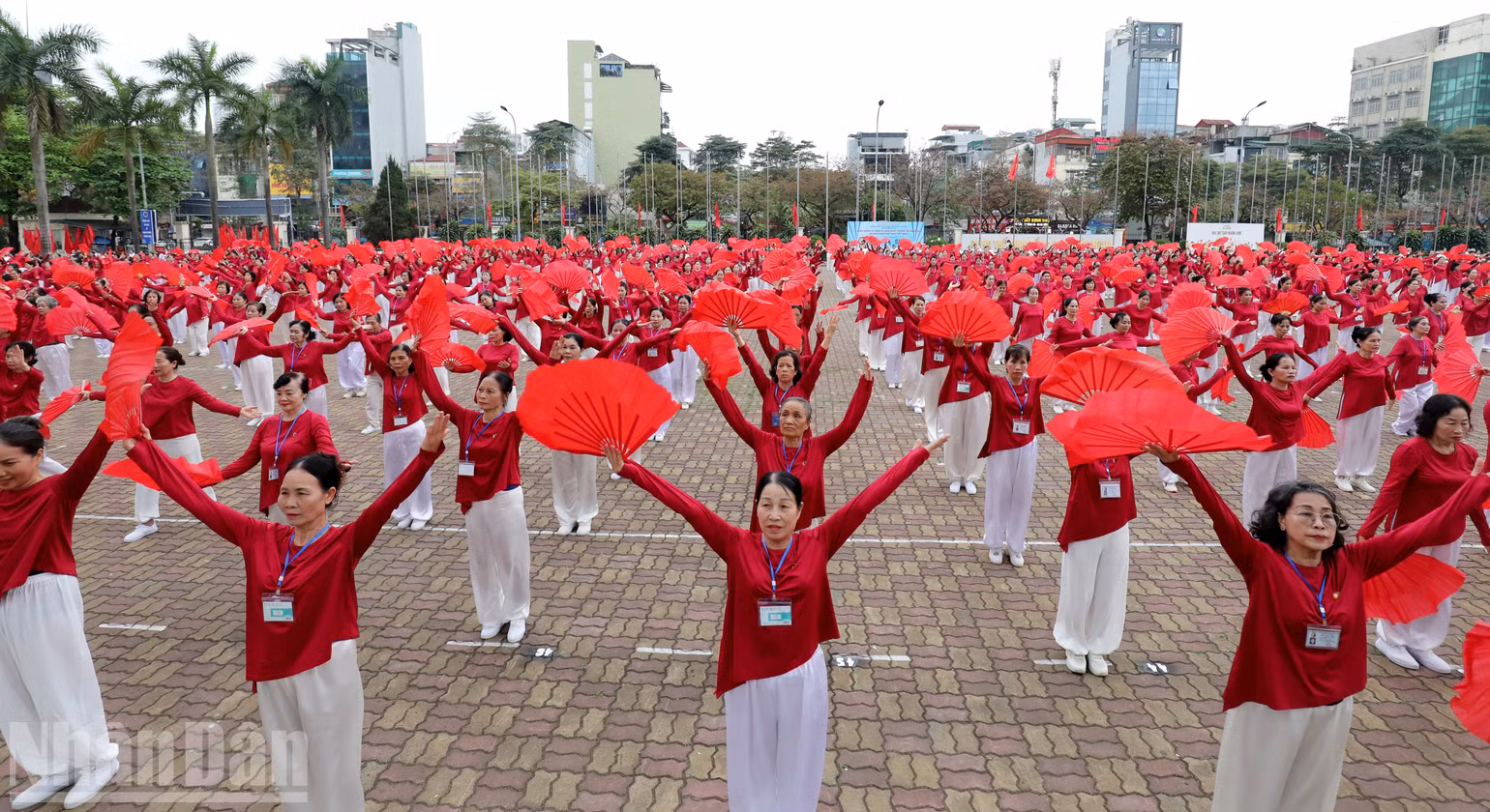 ndo_bl_bai-mua-quat-duong-sinh-tren-nen-nhac-viet-nam-tren-duong-chung-ta-di.jpg