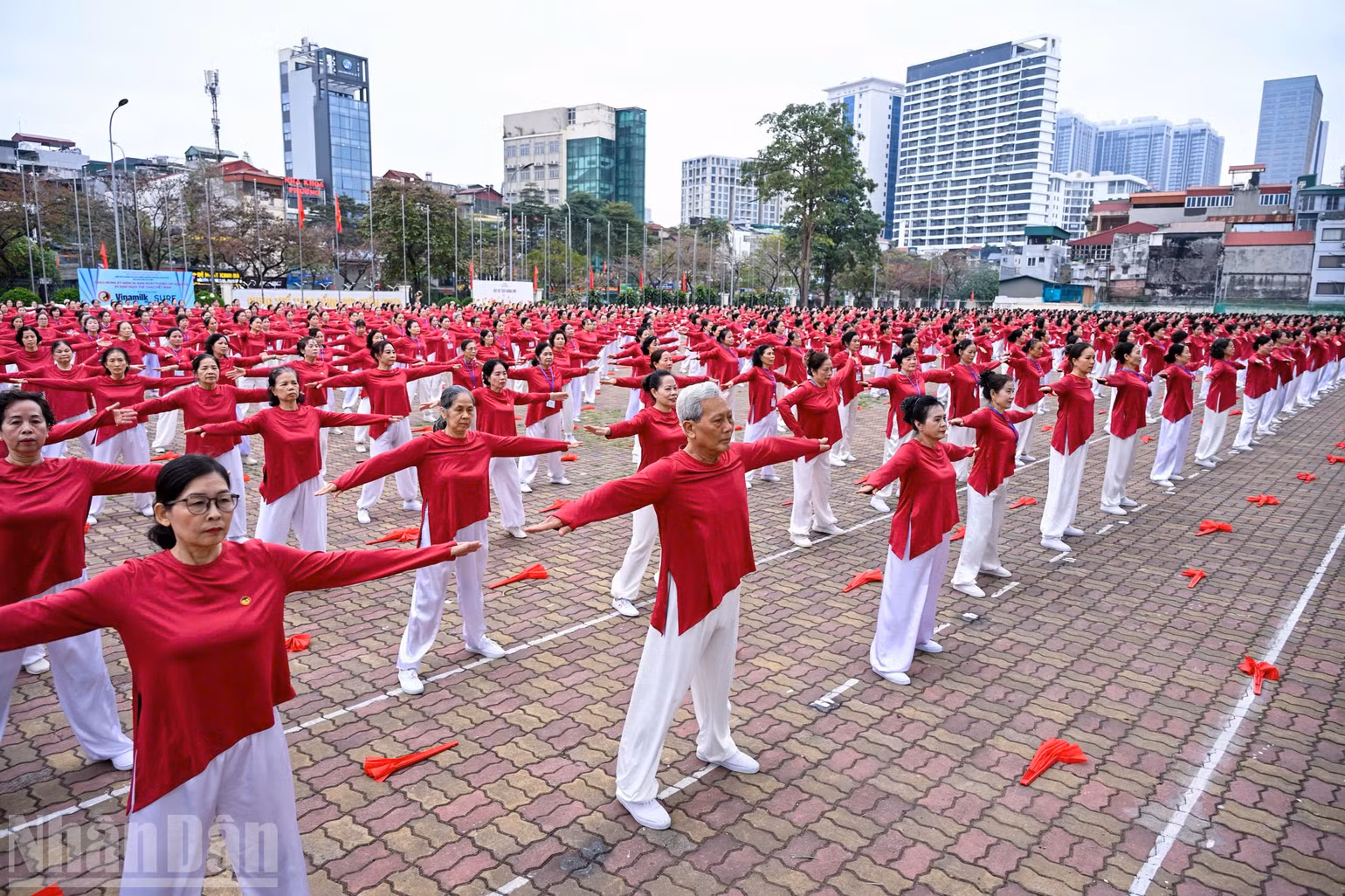 ndo_bl_nguoi-lon-tuoi-hoan-toan-co-the-duy-tri-mot-cuoc-song-khoe-manh-lac-quan-va-day-nang-luong-neu-ket-hop-ren-luyen-deu-dan-voi-che-do-dinh-duong-phu-hop.jpg