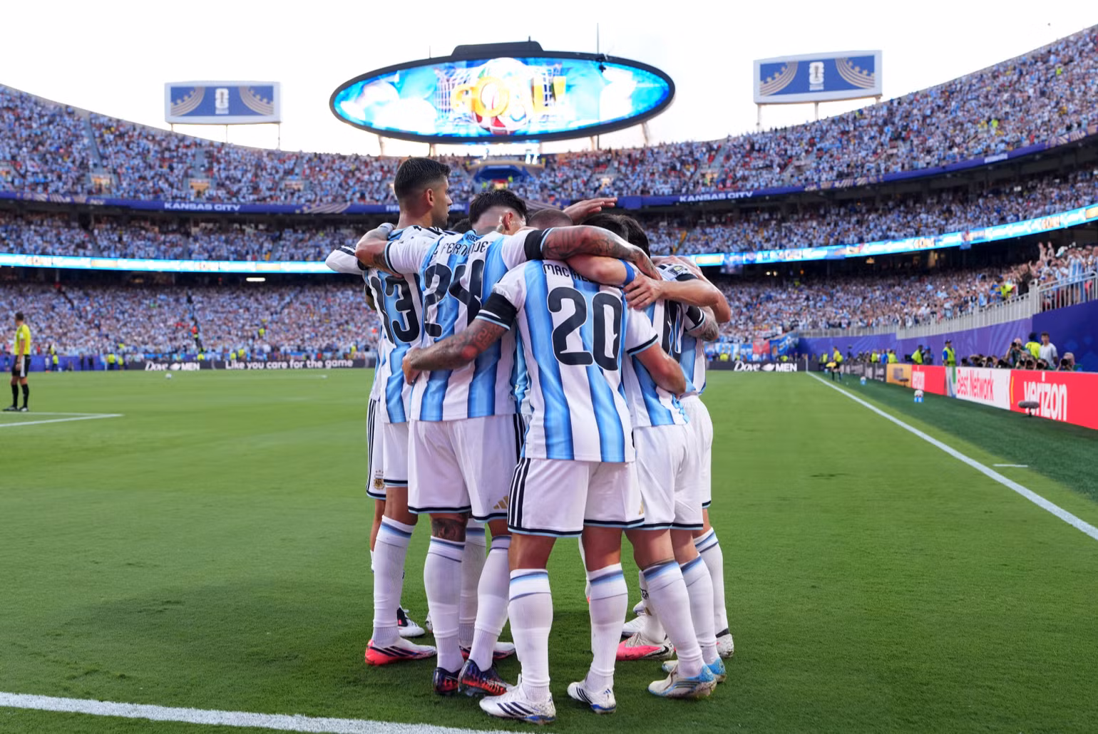 vna-potal-world-cup-2026-argentina-doi-dau-thuy-si-tai-tu-ket-8882062.jpg