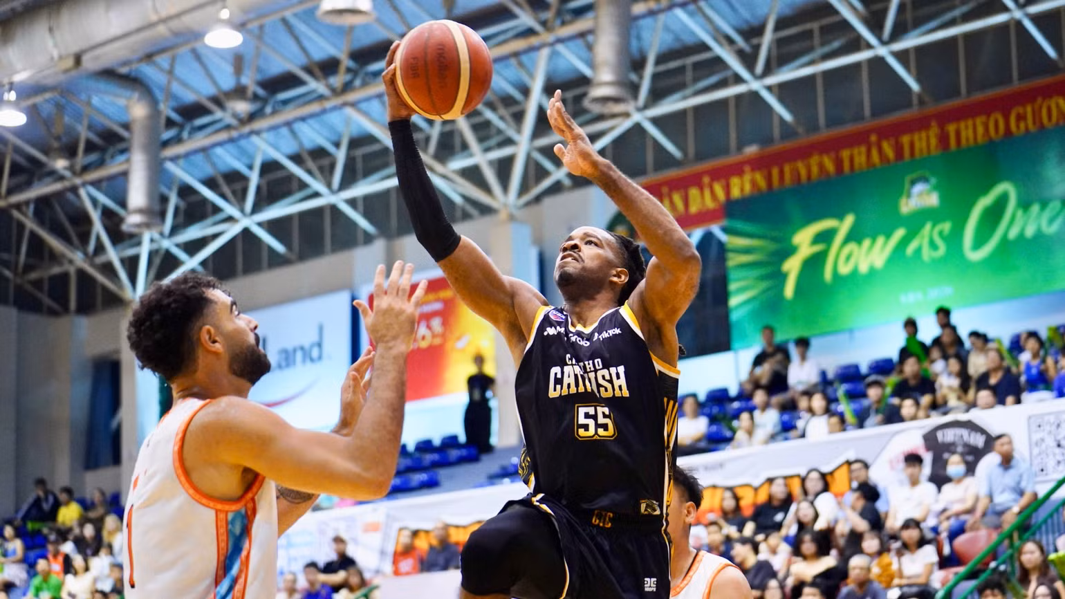 corey-raley-ross-sam-vai-chu-luc-dot-pha-cho-cantho-catfish-4769.jpg