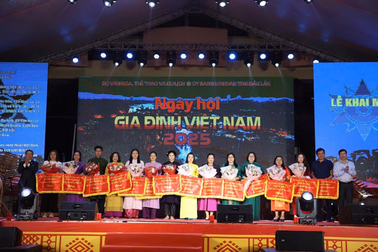 trungtam-ngayhoi.jpg