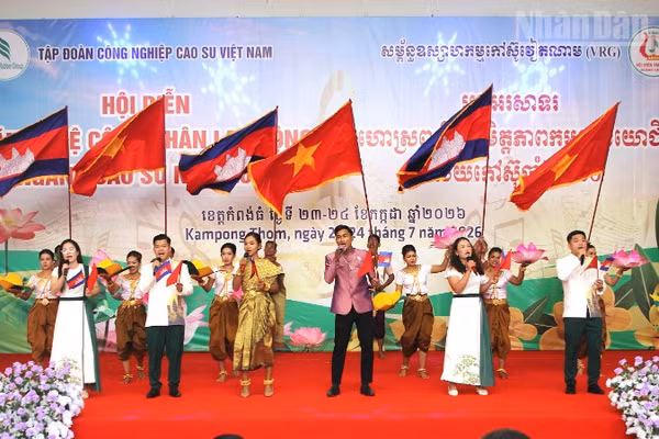 Tiết mục đặc sắc trong Hội diễn Văn nghệ công nhân lao động ngành cao su năm 2026 tại khu vực III (Campuchia).