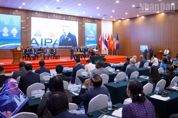 Quang cảnh Đối thoại nghị viện đa bên về đầu tư có trách nhiệm vì an ninh lương thực và khí hậu.
