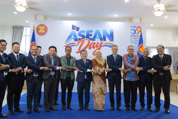 Các đại biểu chụp ảnh lưu niệm tại Ngày ASEAN. (Ảnh: CTV)