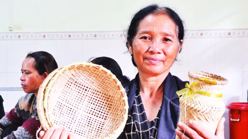 Các sản phẩm vừa mang lại giá trị về kinh tế, vừa tạo thêm công ăn việc làm cho người dân thôn Duệ.