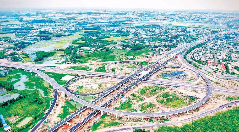 Nút giao Long Thành nối hai tuyến cao tốc Thành phố Hồ Chí Minh-Long Thành-Dầu Giây và Phan Thiết-Dầu Giây với sân bay Long Thành đã được đưa vào sử dụng.