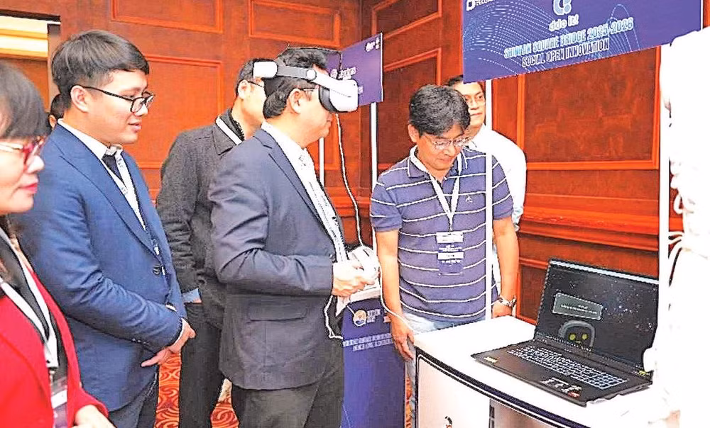 Triển lãm giải pháp công nghệ của các startup Hàn Quốc Shinhan Square Bridge Việt Nam 2025.