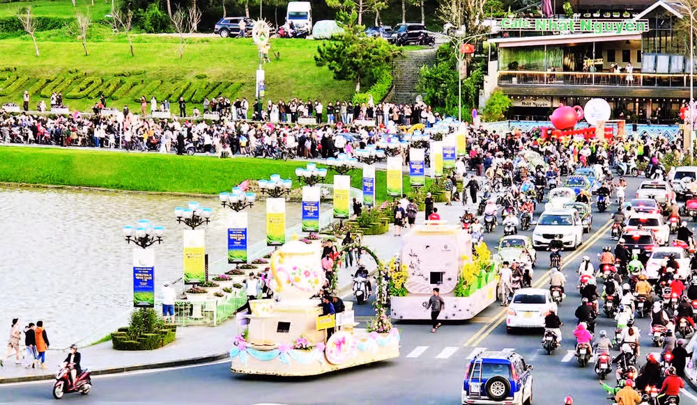 Xứ ngàn hoa Đà Lạt sôi động với Carnival đường phố Lễ hội Trà quốc tế 2025.
