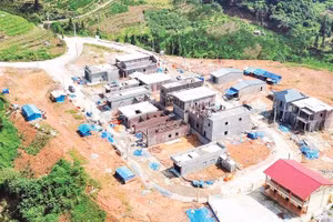 Khu tái định cư cho các hộ dân thôn Chúng Chải B đang dần hoàn thiện, góp phần bảo đảm an toàn cho người dân vùng thiên tai.